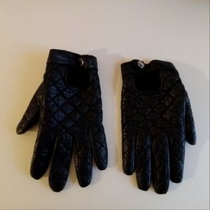 XS Black leather gloves